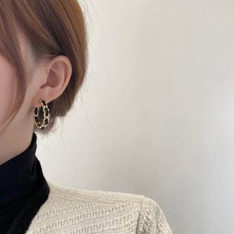 2024年6月韩美时尚耳钉图片女生戴,韩国气质百搭个性耳环女