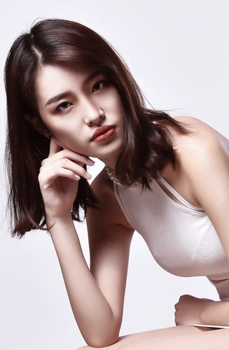 2024年6月拍摄时尚写真的美照的名模,模特拍照现场是什么样的